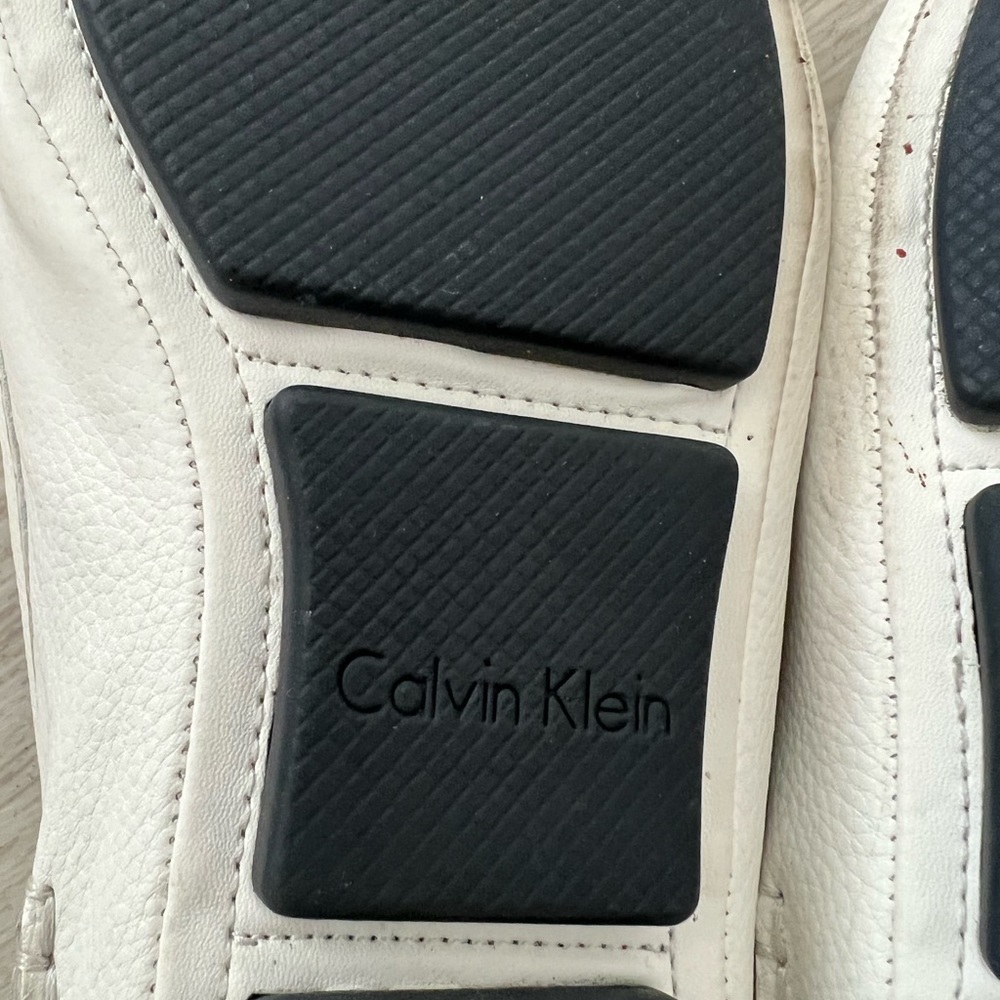Calvin Klein - Picture 4 of 6